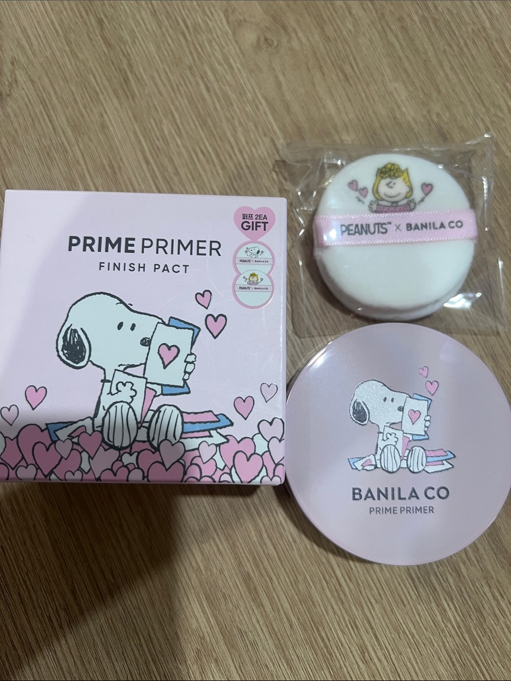 Limited edition BANILA CO x Peanuts Prime Primer Finish Pact - White